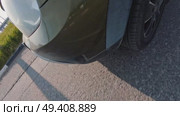 A car with a black bumper and a tire on the ground. Стоковое видео, видеограф Ярославский Максим / Фотобанк Лори