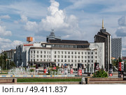 Здания и фонтаны летом в Казани. Редакционное фото, фотограф Наталья Владимировна Сергеева / Фотобанк Лори