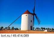 Mota del Cuervo windmills in Cuenca at Castile la Mancha of spain. Стоковое фото, агентство Ingram Publishing / Фотобанк Лори
