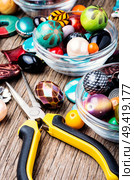 Jewelry making and beading process.Colored beads.Bead mix. Bead for making jewelry. Стоковое фото, агентство Ingram Publishing / Фотобанк Лори