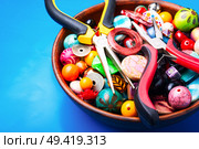 Jewelry making and beading process.Bead mix on blue background. Bead on blue background. Стоковое фото, агентство Ingram Publishing / Фотобанк Лори