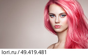 Beauty Fashion Model Girl with Colorful Dyed Hair. Girl with Perfect Makeup and Hairstyle. Model with Perfect Healthy Dyed Hair. Стоковое фото, агентство Ingram Publishing / Фотобанк Лори