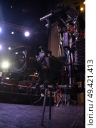 television crane. Shooting a TV show on the street. Стоковое фото, агентство Ingram Publishing / Фотобанк Лори