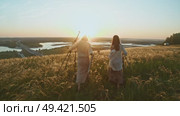 Professional landscape artists are seeking the perfect angle to create masterpieces in the setting sun's rays. Стоковое видео, видеограф Strunov David / Фотобанк Лори