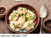Traditional dish pelmeni.Meat dumplings on wooden rustic background.Russian food. Pelmeni in bowl. Стоковое фото, агентство Ingram Publishing / Фотобанк Лори