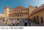 Hawa Mahal  is a harem in the palace complex of the Jaipur Maharaja, built of pink sandstone in the form of the crown of Krishna. Стоковое фото, агентство Ingram Publishing / Фотобанк Лори
