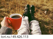 One people holding a cup of coffee or soluble cereals                               . Стоковое фото, агентство Ingram Publishing / Фотобанк Лори