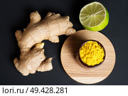  raw ginger and laim with curcuma seasoning. . Стоковое фото, агентство Ingram Publishing / Фотобанк Лори