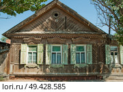 Старинный дом XIX в. с декором в Астрахани ( между р. Кутум и ул. Магнитогорской ) Стоковое фото, фотограф Павел Просянов / Фотобанк Лори