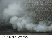 Old grunfe room filled with dense smoke. Стоковое фото, агентство Ingram Publishing / Фотобанк Лори