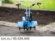 A tillerblock for tillage. The cultivator is portable and does not use gasoline. Стоковое фото, фотограф Александр Поташев / Фотобанк Лори