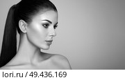 Beautiful Young Woman with Clean Fresh Skin. Perfect Makeup. Beauty Fashion. Eyelashes. Cosmetic Eyeshadow. Highlighting. Cosmetology, Beauty and Spa. Стоковое фото, агентство Ingram Publishing / Фотобанк Лори