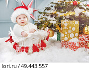 Cute little santa boy sitting in the wicker basket. Стоковое фото, агентство Ingram Publishing / Фотобанк Лори