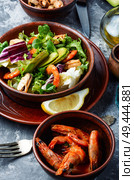 Mix of salad with shrimps,mussel and avocado. Healthy salad of shrimp. Стоковое фото, агентство Ingram Publishing / Фотобанк Лори