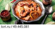 Seafood soup with prawns, mussels and fish.Tom Yam soup. Seafood soup with prawns and mussels. Стоковое фото, агентство Ingram Publishing / Фотобанк Лори