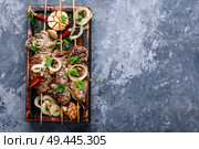 Grilled meat skewers, shish kebab.Fast food. Eastern food. Shish kebab. Kebabs - grilled meat. Стоковое фото, агентство Ingram Publishing / Фотобанк Лори