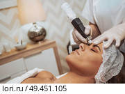 Woman getting cosmetic procedures at beauty center. Стоковое фото, агентство Ingram Publishing / Фотобанк Лори