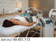 Woman getting cosmetic procedures at beauty center. Стоковое фото, агентство Ingram Publishing / Фотобанк Лори