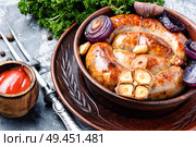 Sausages fried with spices and herbs.Grilled spiral sausages. Delicious sausages grilled. Стоковое фото, агентство Ingram Publishing / Фотобанк Лори