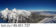 The panoramic mountain view with rocks, ice and fir forest in Pirin mountains, Bansko, Bulgaria. Calm clear blue sky perfect for active life, climbing, hiking and trekking. Стоковое фото, агентство Ingram Publishing / Фотобанк Лори