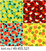 Set of healthy organic fruits and vegetables seamless pattern with cut grapefruits, blueberries and blackberries, beet and carrot detox diet ingredients. Set Healthy Organic Fruits and Vegetables Seamless. Стоковая иллюстрация, агентство Ingram Publishing / Фотобанк Лори