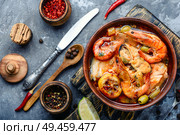 Traditional thai cuisine.Tom yum goong.Spicy shrimp soup.Ingredients for Thai soup. Spicy soup with seafood. Стоковое фото, агентство Ingram Publishing / Фотобанк Лори