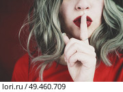   Elegant young woman doing silent gesture                             . Стоковое фото, агентство Ingram Publishing / Фотобанк Лори