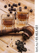 Smoking pipe in a retro style,dark chocolate and glasses of whiskey on wooden background. Smoking pipe. Стоковое фото, агентство Ingram Publishing / Фотобанк Лори