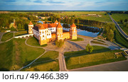 Aerial view of Medieval Mir castle complex on sunny spring day. Famous landmark, UNESCO world heritage. Drone panorama of Mirsky zamok, Belarus. Стоковое фото, агентство Ingram Publishing / Фотобанк Лори
