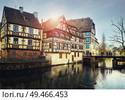 Colorful romantic city Strasbourg, France, Alsace. Traditional timbered houses near the river. Medieval home facade, historic town. Beautiful idyllic architecture reflected in water in a sunny day. Стоковое фото, агентство Ingram Publishing / Фотобанк Лори