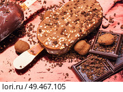 Chocolate popsicle ice cream.Chocolate ice cream on stick. Chocolate ice lolly. Стоковое фото, агентство Ingram Publishing / Фотобанк Лори