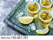 Mexican gold tequila with lime and salt. Tequila shot with lime and salt. Стоковое фото, агентство Ingram Publishing / Фотобанк Лори