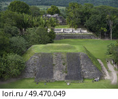 Elevated view of Ancient Mayan Archaeological Site, San Jose Succotz, Cayo District, Belize. Стоковое фото, агентство Ingram Publishing / Фотобанк Лори