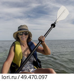 Woman kayaking in the sea, Turneffe Island, Belize. Стоковое фото, агентство Ingram Publishing / Фотобанк Лори