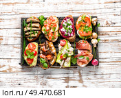 Bruschetta with various toppings.Assortment of italian traditional bruschetta.Summer party.Mix bruschetta. Bruschetta with various toppings. Стоковое фото, агентство Ingram Publishing / Фотобанк Лори