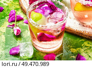Home alcoholic drink from tea rose.Flower cocktail.Summer drink.Rose liquor. Rose alcoholic drink. Стоковое фото, агентство Ingram Publishing / Фотобанк Лори