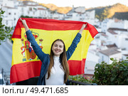Hapy footbal fan woman waving the flag of Spain on street. Стоковое фото, фотограф Яков Филимонов / Фотобанк Лори