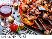 Summer picnic with shashlik and lotto board game.Barbecue and board games.Kebab. BBQ meat and lotto game. Стоковое фото, агентство Ingram Publishing / Фотобанк Лори