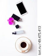 cup of coffee with smart  phone and lady care set around white background. life style flat lay. Стоковое фото, агентство Ingram Publishing / Фотобанк Лори
