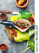Raw mackerel stuffed with berries.Fish with currant filling.. Raw mackerel with currants. Стоковое фото, агентство Ingram Publishing / Фотобанк Лори