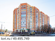 Новый многоквартирный жилой дом в поселке Селятино, Нарофоминского района Московской области (2024 год). Редакционное фото, фотограф Игорь Рожков / Фотобанк Лори