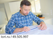 a man using scale ruler. Стоковое фото, агентство Ingram Publishing / Фотобанк Лори
