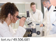 female scientist using a microscope. Стоковое фото, агентство Ingram Publishing / Фотобанк Лори