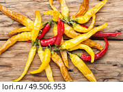 Cayenne pepper.Fresh red and yellow chili pepper. Fresh chili pepper. Стоковое фото, агентство Ingram Publishing / Фотобанк Лори
