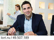 portrait of a suited man in an opticians. Стоковое фото, агентство Ingram Publishing / Фотобанк Лори