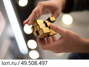 man collects the cube rubik. Intellectual puzzle. Редакционное фото, агентство Ingram Publishing / Фотобанк Лори
