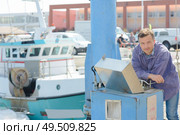 a crane operator at docks. Стоковое фото, агентство Ingram Publishing / Фотобанк Лори