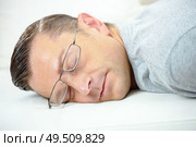 man with glasses sleeping on a desk. Стоковое фото, агентство Ingram Publishing / Фотобанк Лори