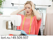 tailors worry expression realizing her sewing mistake. Стоковое фото, агентство Ingram Publishing / Фотобанк Лори