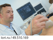 doctor with patient undergoing arm echography. Стоковое фото, агентство Ingram Publishing / Фотобанк Лори